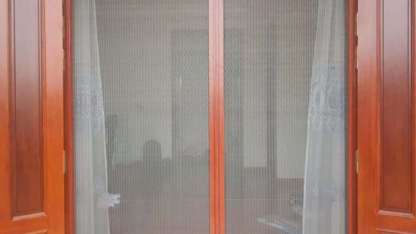 Các loại cửa lưới chống muỗi: Cấu tạo, nguyên tắc hoạt động, ưu nhược điểm và cách vệ sinh